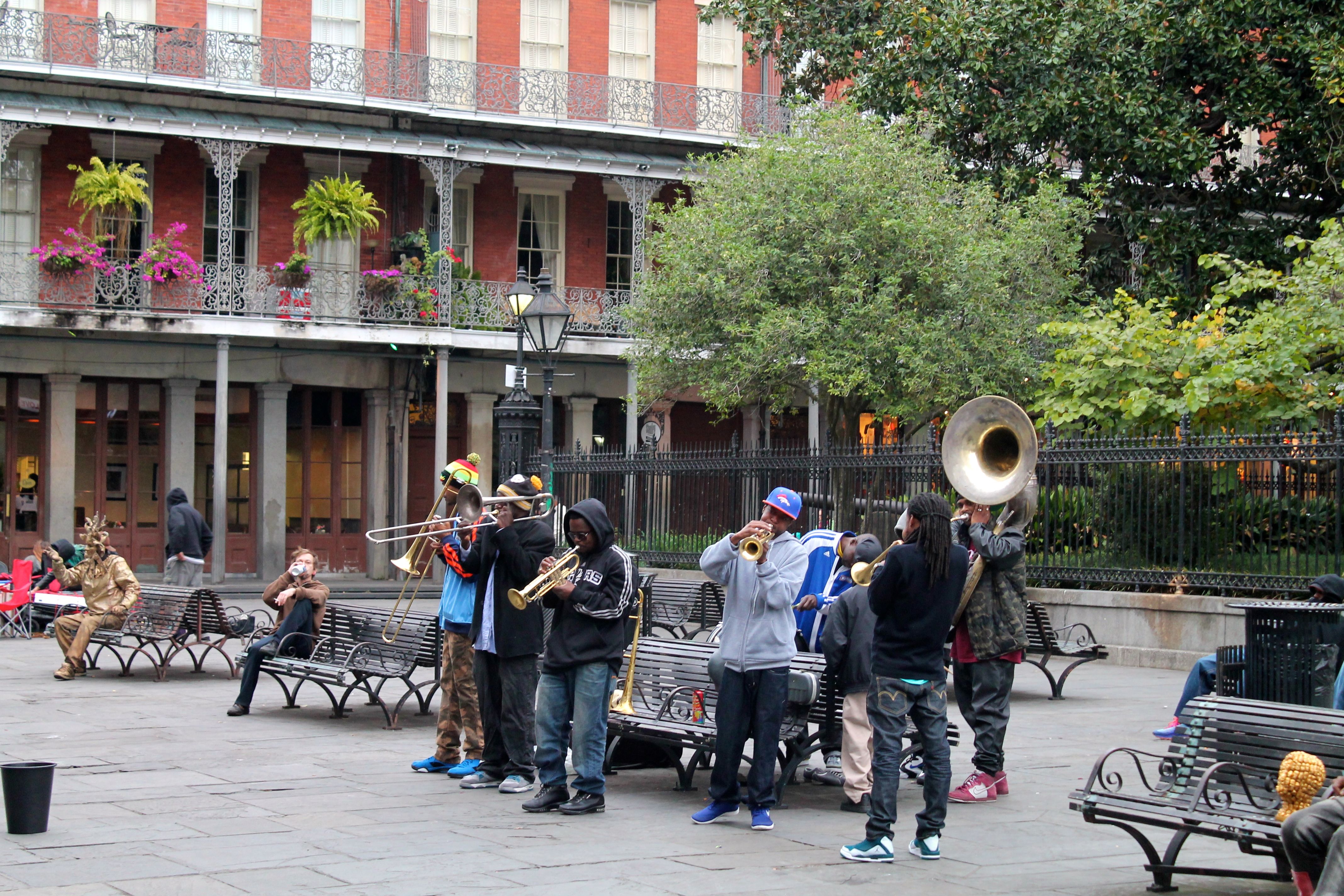 Jackson-Square-Street-Performers-New-Orleans