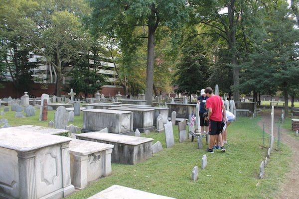 Benjamin-Franklin-Grave-Visit-With-Kids-in-Philadelphia